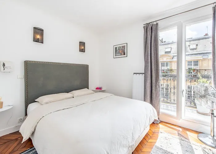 Geranimus Parisian Charm Apartment